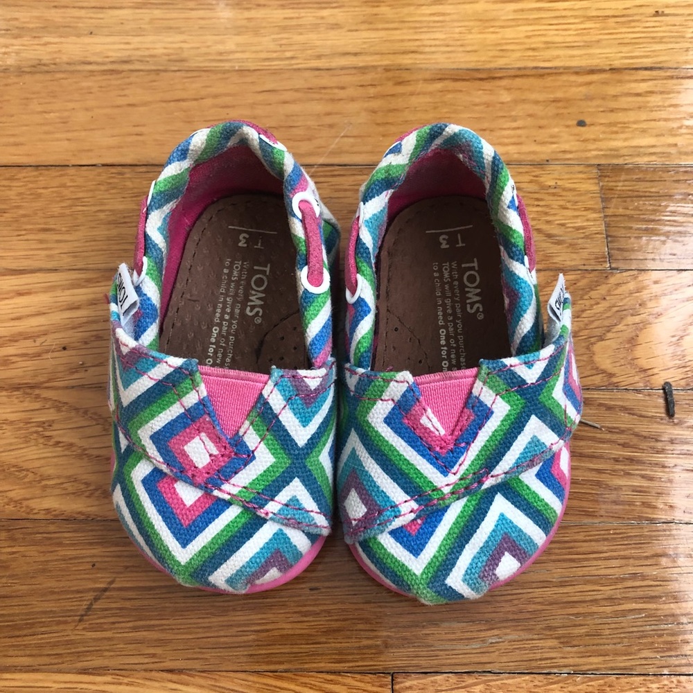 Toms shoes size 3